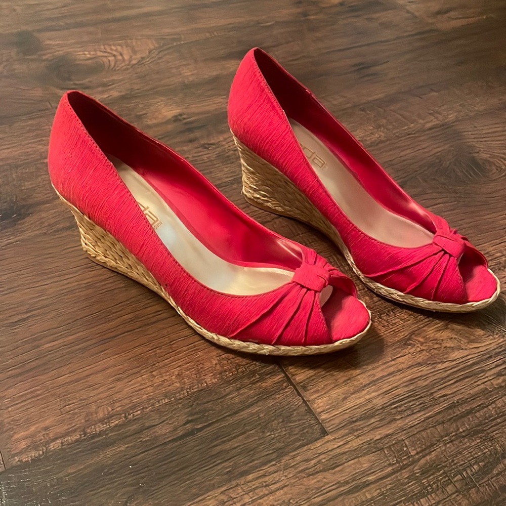 Moda size 9 red sandals